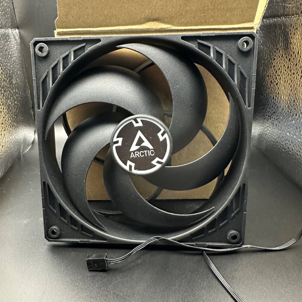 Arctic P14 Value Pack 140mm Computer Case Fans 5-Pack Black 3-Pin Connector